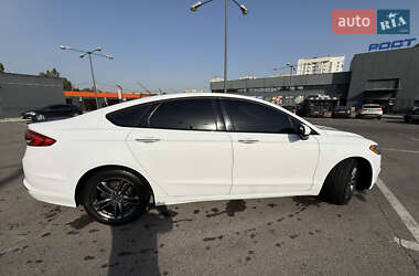 Седан Ford Fusion 2017 в 
