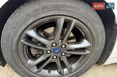 Седан Ford Fusion 2017 в 