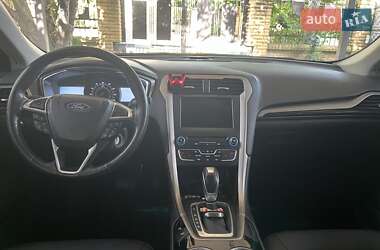 Седан Ford Fusion 2015 в 