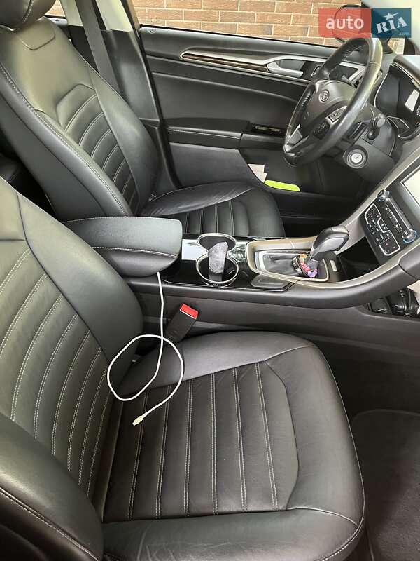 Седан Ford Fusion 2015 в Сумах