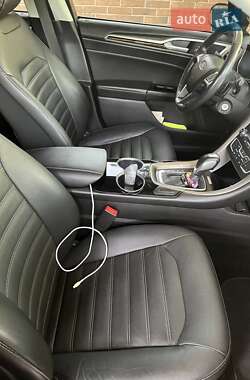 Седан Ford Fusion 2015 в 