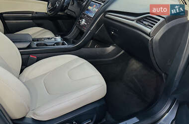 Седан Ford Fusion 2017 в 