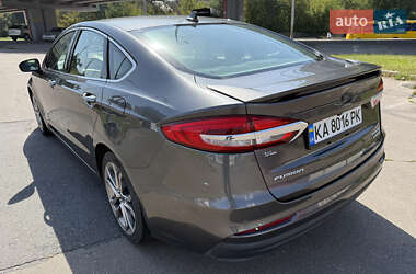 Седан Ford Fusion 2018 в 
