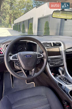 Седан Ford Fusion 2015 в 