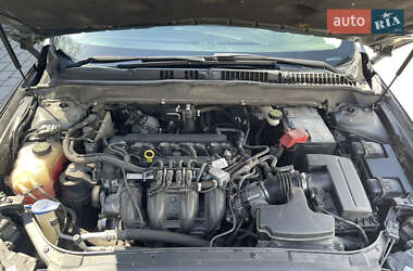 Седан Ford Fusion 2015 в 