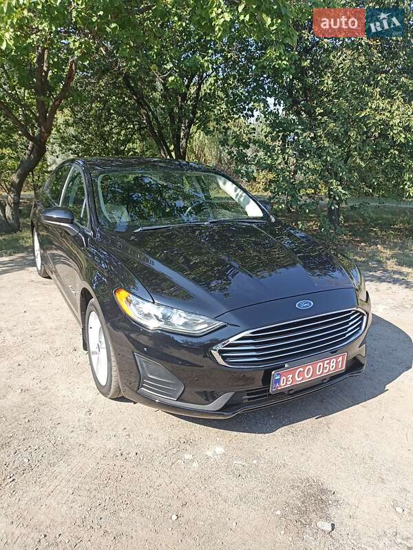Седан Ford Fusion 2019 в 
