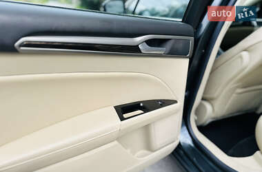 Седан Ford Fusion 2015 в 