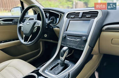 Седан Ford Fusion 2015 в 
