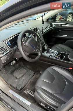 Седан Ford Fusion 2015 в 