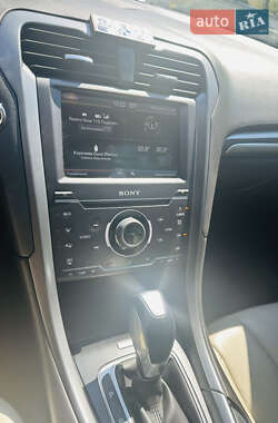 Седан Ford Fusion 2015 в 