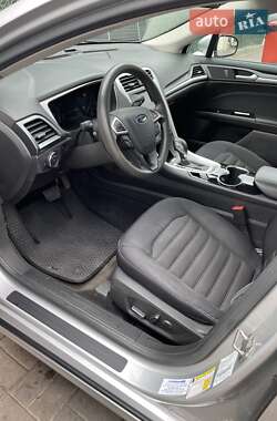 Седан Ford Fusion 2014 в 