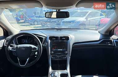Седан Ford Fusion 2016 в 