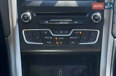 Седан Ford Fusion 2016 в 
