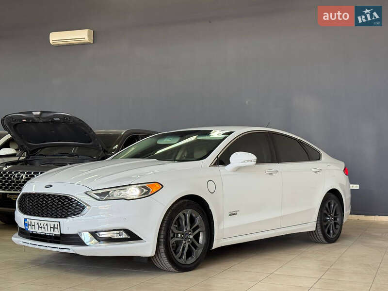 Седан Ford Fusion 2017 в 