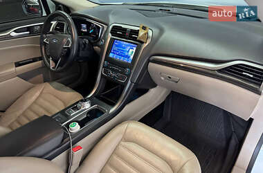 Седан Ford Fusion 2017 в 