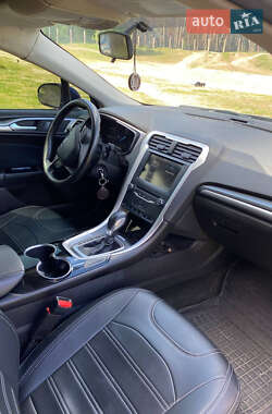 Седан Ford Fusion 2013 в 