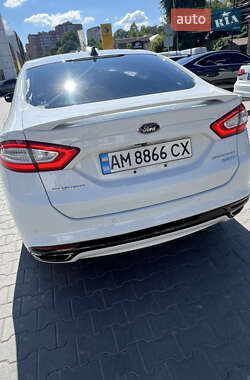 Седан Ford Fusion 2013 в 