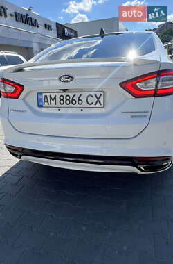 Седан Ford Fusion 2013 в 