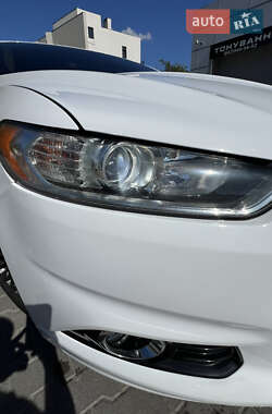 Седан Ford Fusion 2013 в 