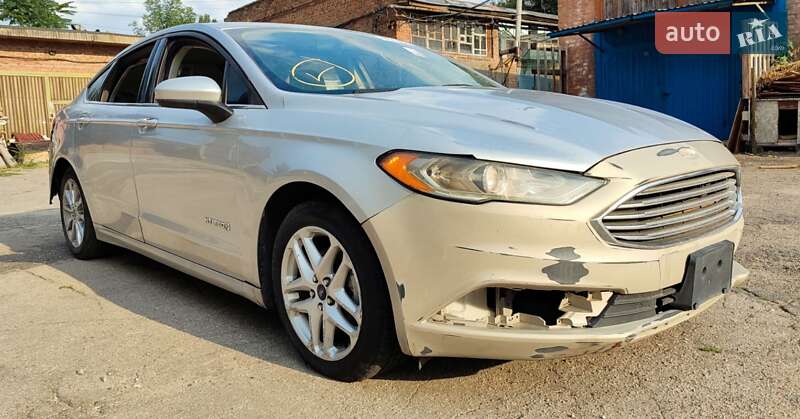 Седан Ford Fusion 2016 в 