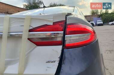 Седан Ford Fusion 2016 в 