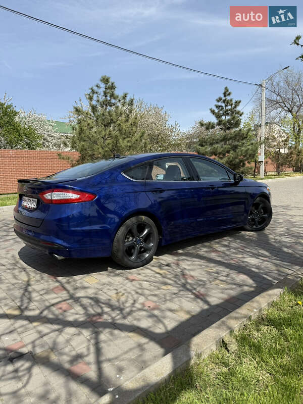Седан Ford Fusion 2015 в Измаиле