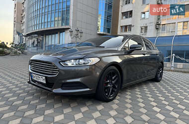 Седан Ford Fusion 2015 в 