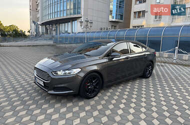 Седан Ford Fusion 2015 в 