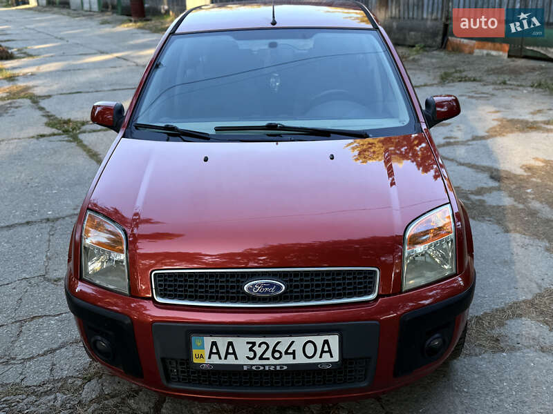 Хэтчбек Ford Fusion 2006 в Киеве