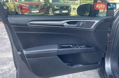 Седан Ford Fusion 2013 в 