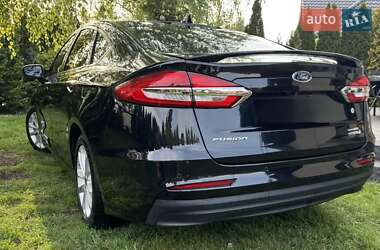 Седан Ford Fusion 2019 в 
