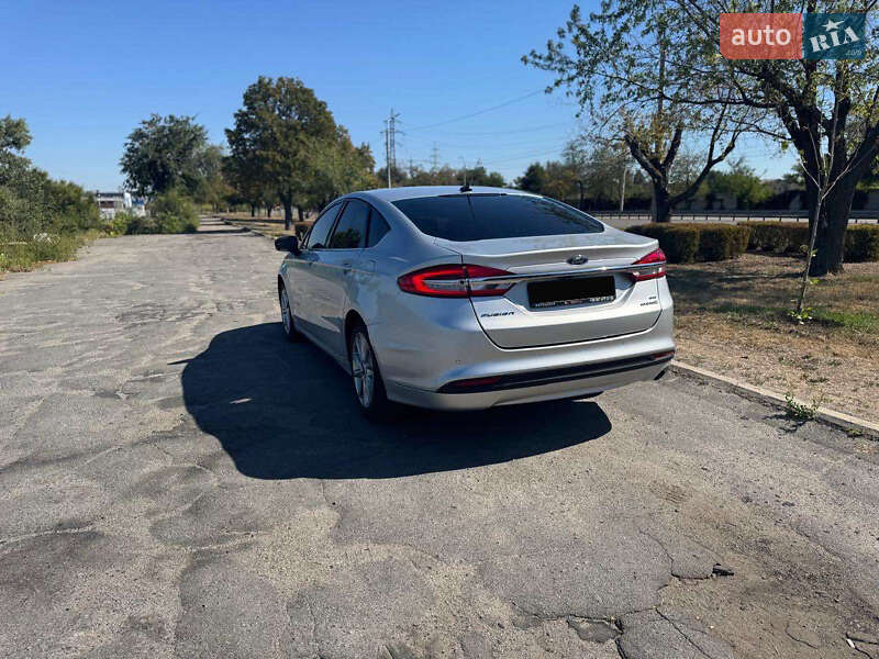 Седан Ford Fusion 2017 в Вишневом фото 4 Седан Ford Fusion 2017 в Вишневом