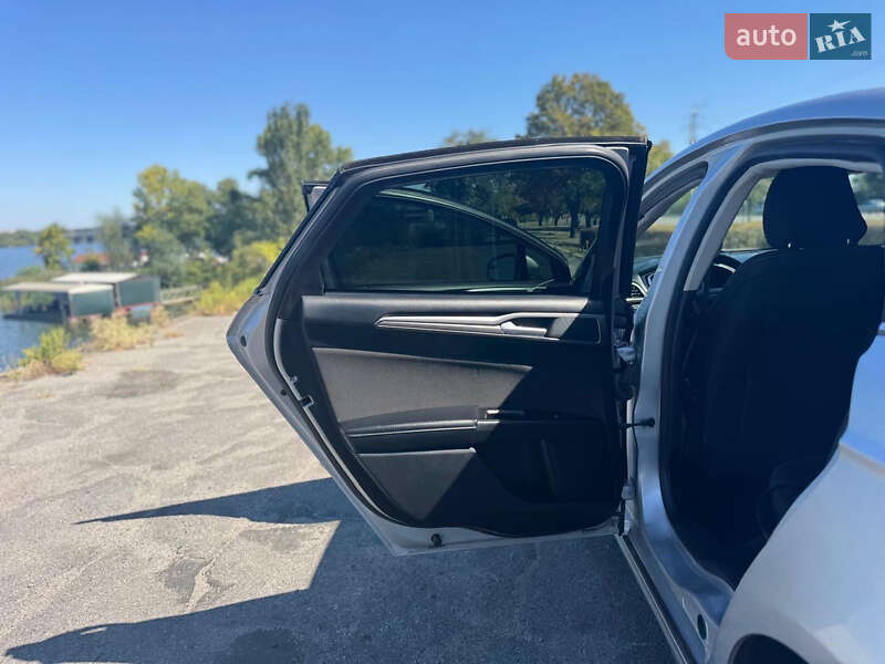 Седан Ford Fusion 2017 в Вишневом фото 7 Седан Ford Fusion 2017 в Вишневом