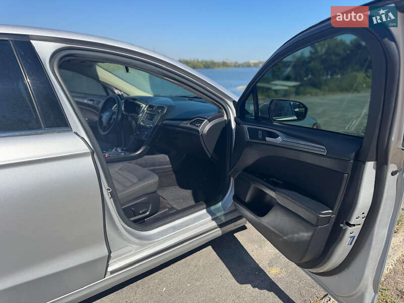 Седан Ford Fusion 2017 в Вишневом фото 11 Седан Ford Fusion 2017 в Вишневом