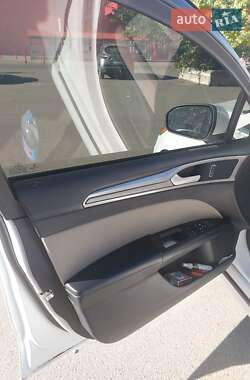Седан Ford Fusion 2019 в 