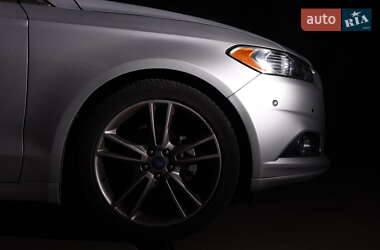 Седан Ford Fusion 2012 в 
