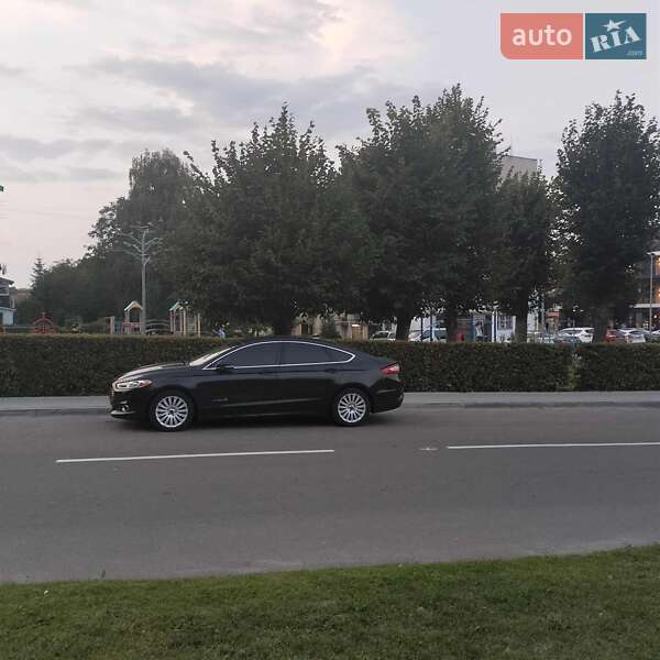 Седан Ford Fusion 2013 в Стрые