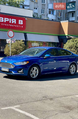 Седан Ford Fusion 2018 в 