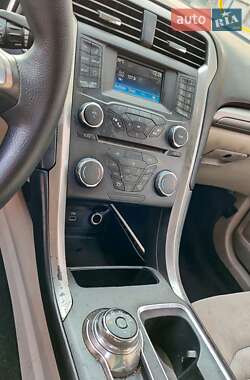 Седан Ford Fusion 2016 в 
