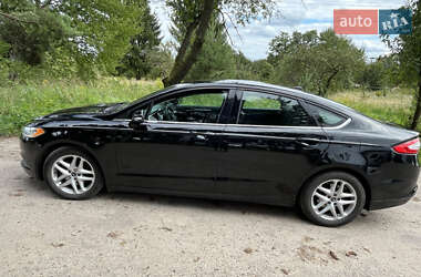 Седан Ford Fusion 2013 в 