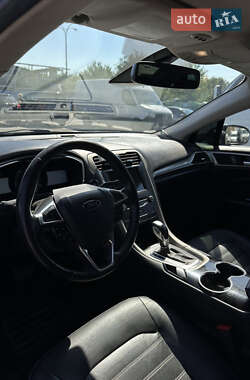 Седан Ford Fusion 2015 в 