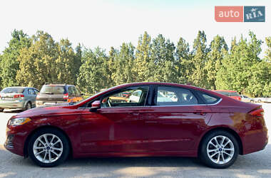 Седан Ford Fusion 2018 в 