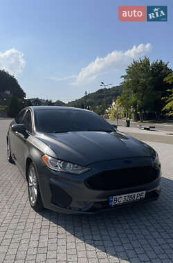 Седан Ford Fusion 2018 в Львові