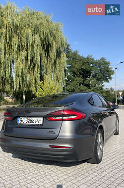 Седан Ford Fusion 2018 в 