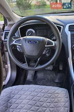 Седан Ford Fusion 2014 в 
