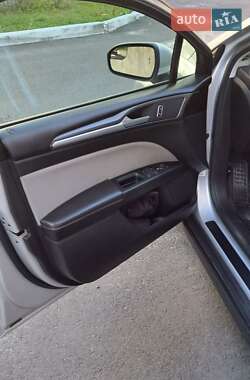 Седан Ford Fusion 2014 в 