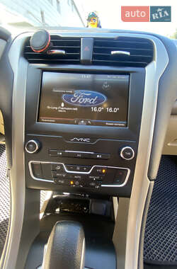 Седан Ford Fusion 2014 в 