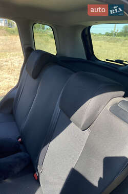 Хэтчбек Ford Fusion 2011 в 
