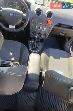 Хэтчбек Ford Fusion 2011 в 