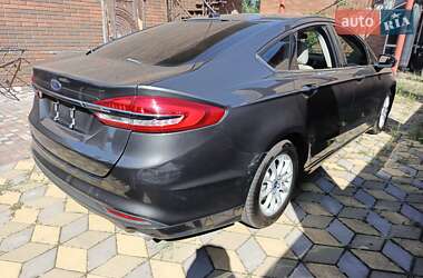 Седан Ford Fusion 2017 в 